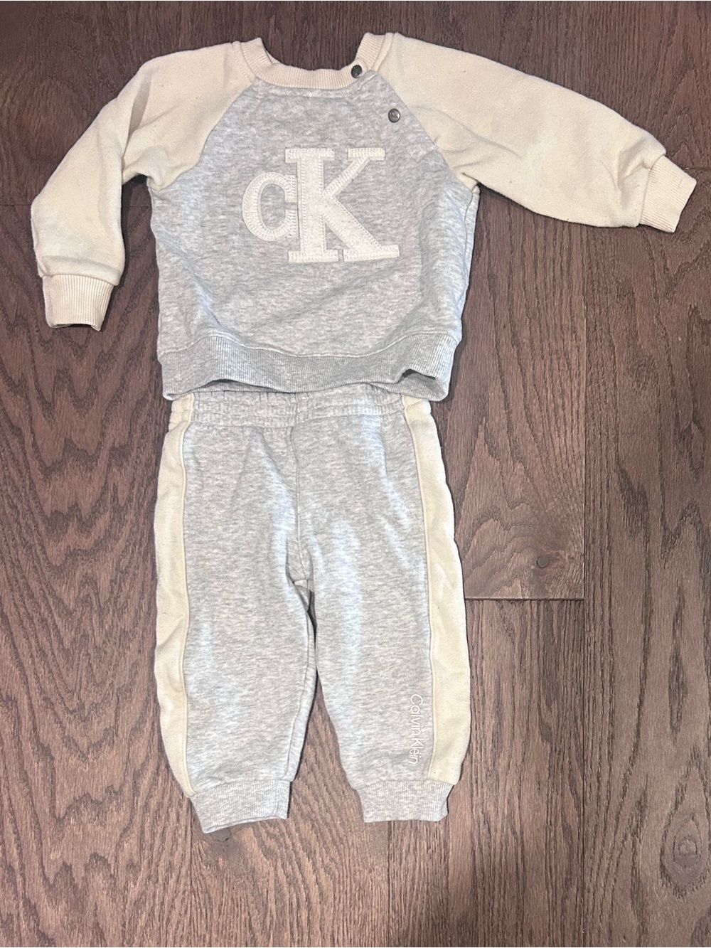 Calvin Klein Size 12 month Baby Boy's 2 Piece Matching Sweatsuit Set Outfit